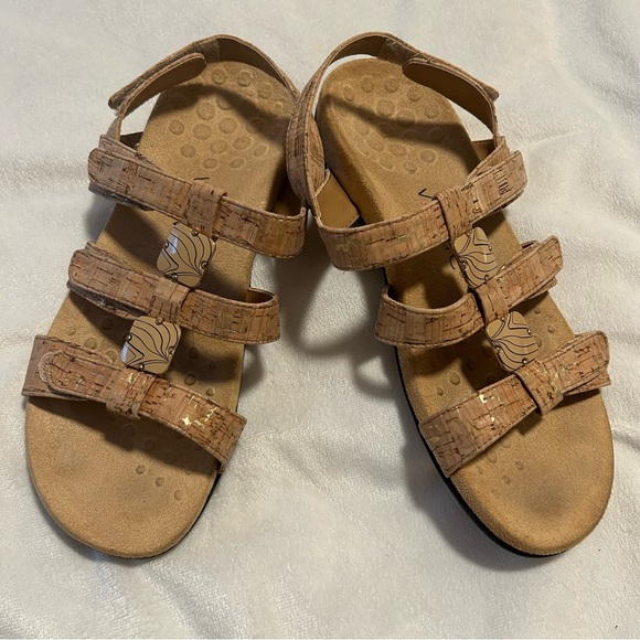 Vionic Amber Adjustable Straps Comfort Sandals Sz 8 Velcro Straps Tan Gold Beach - Picture 2 of 8